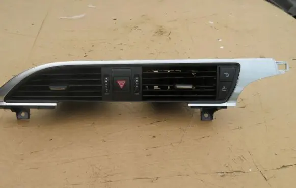 Audi A6 C7 Dash center air vent grill