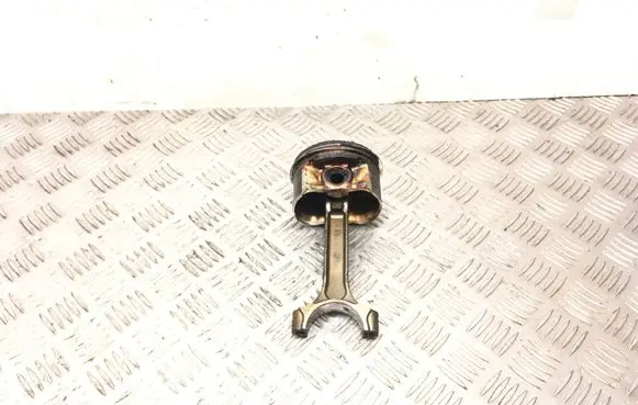 Nissan X-Trail T31 Piston with connecting rod
