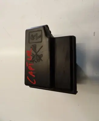 Renault Captur II Fuse box cover