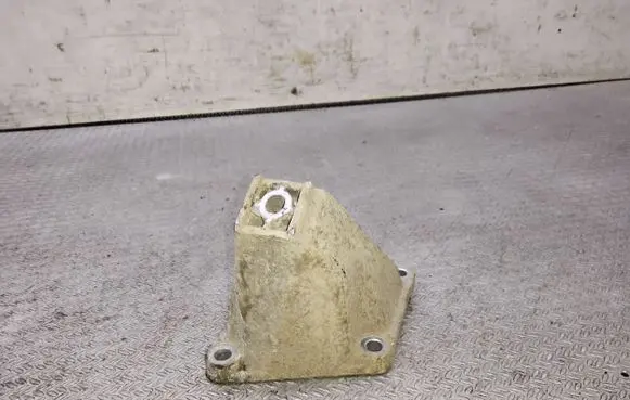 Audi A8 S8 D2 4D Engine mounting bracket 4D0199307A