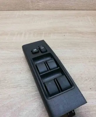 Toyota Corolla Verso AR10 Electric window control switch 848200f010