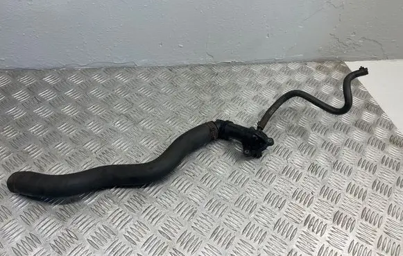 Opel Insignia A Engine coolant pipe/hose 13220154 565563897