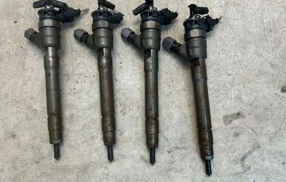 Opel Vivaro Fuel injectors set 0445110414 H8201055367