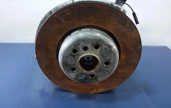 BMW 7 G11 G12 Front wheel hub spindle knuckle 6865662