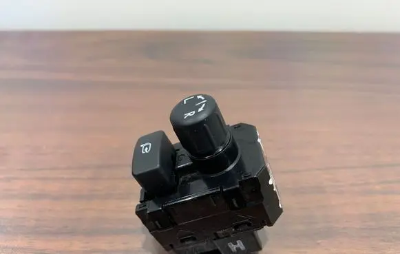 Subaru Outback (BS) Wing mirror switch 83061FJ000