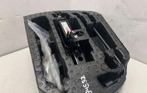Jeep Grand Cherokee Tool box 68145664AB