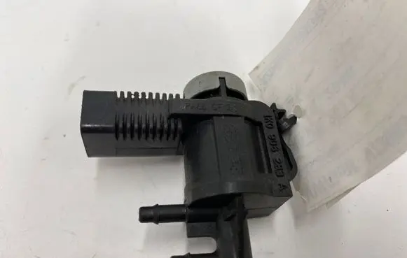 Volkswagen Golf V Vacuum valve 1K0906283A