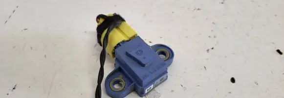 Volkswagen Golf V Airbag deployment crash/impact sensor 1K0955557B