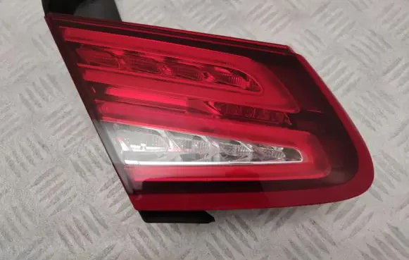Tailgate rear/tail lights