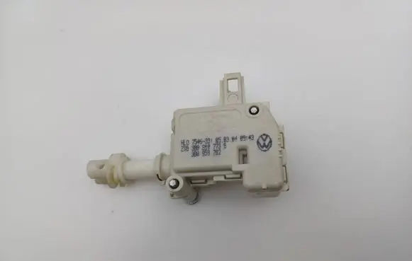 Volkswagen PASSAT B5.5 Central locking motor 3B0959782