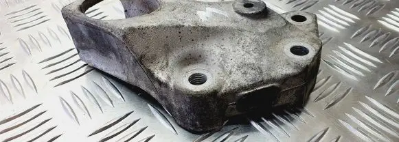 Peugeot 206 Engine mounting bracket 9639156780