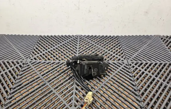 Loading door lock