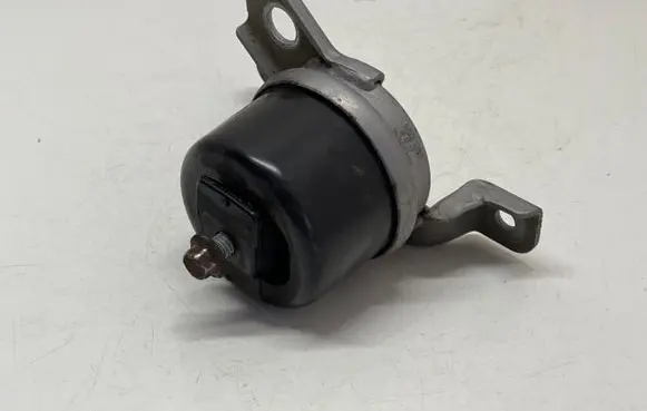 Volvo V70 Engine mount bracket 30636633 310807