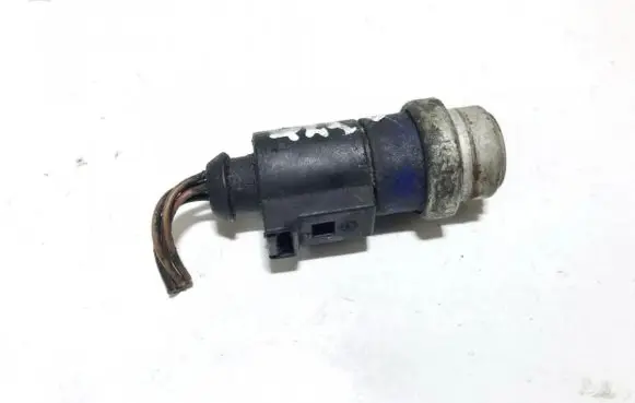 Volkswagen PASSAT B5.5 Coolant temperature sensor 