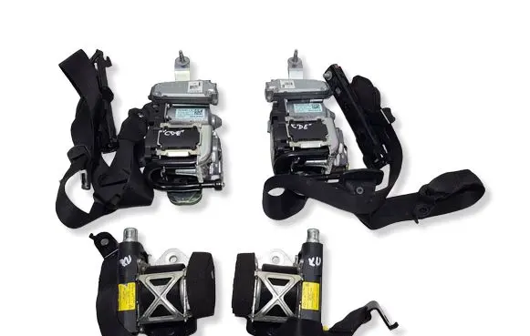 Mercedes-Benz E W212 Front seatbelt 617112100HUJRK 617112100 617112200
