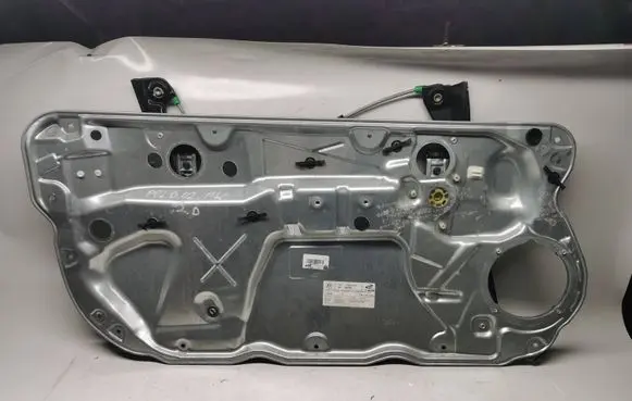 Volkswagen Polo Front door manual window regulator 663337755A
