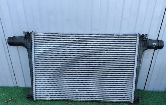 Audi Q7 4M Intercooler radiator 4M0145805C ED668001 RL1035