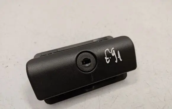 BMW 3 E90 E91 Glove box handle 51168163017 51168163018