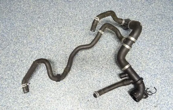 Volvo XC90 Engine coolant pipe/hose