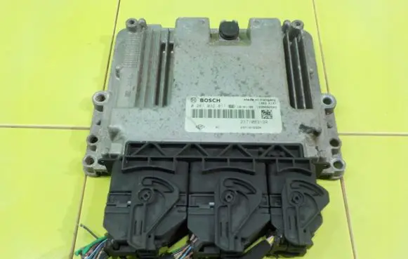 Dacia Sandero II Engine control unit/module 237106319R