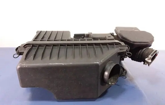 Cadillac SRX Air filter box 100140-7590