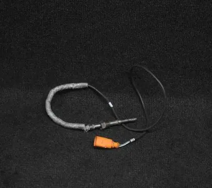 Volkswagen Touran I Oil temperature sensor 03G906088F