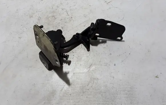 Mercedes-Benz E C207 W207 Tailgate/trunk/boot hinge A2077500328