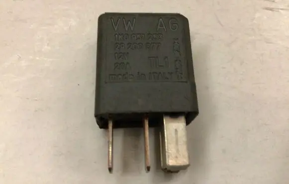 Volkswagen PASSAT B6 Other relay 1K0951253 449
