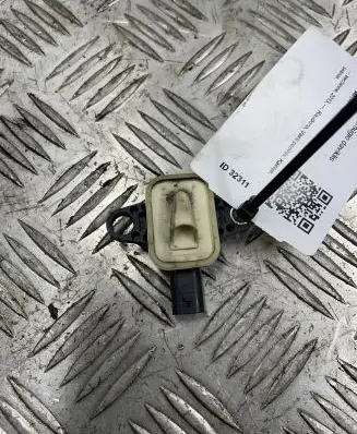 Volvo S60 Airbag deployment crash/impact sensor