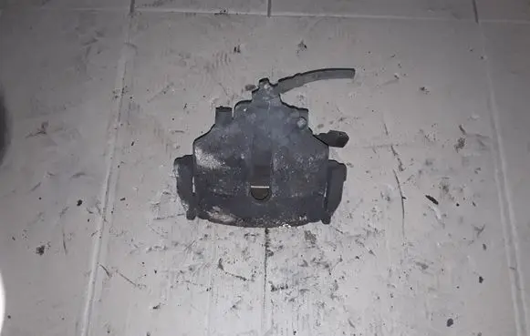 Skoda Superb B6 (3T) Front brake caliper 581
