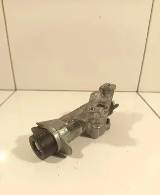 Volkswagen PASSAT B5 Ignition lock 4D0905851