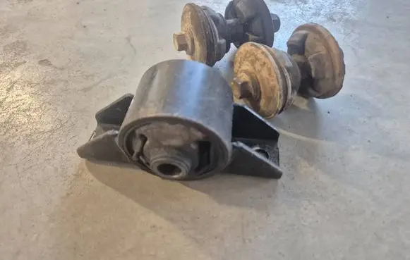 Mitsubishi Pajero Sport I Front differential mounting bracket 
