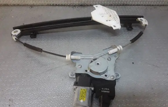 SsangYong Korando Front door window regulator with motor 98811CZ010