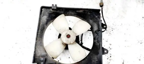 Mazda 626 Radiator cooling fan shroud