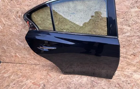 Infiniti Q50 Rear door 