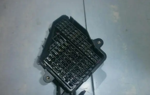Volkswagen PASSAT B5 Fuse box set 4827965