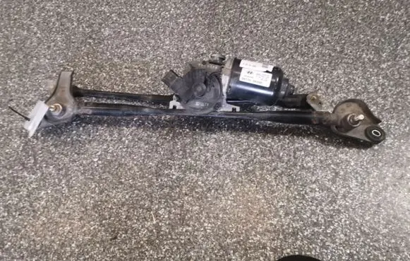 Hyundai Sonata Front wiper linkage and motor 981103K000