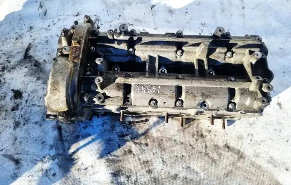 Mercedes-Benz R W251 Engine head R6420163901