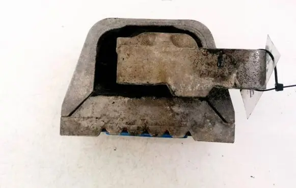 Volkswagen Touran I Engine mount bracket 1K0199262BB