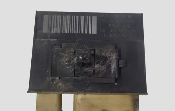 Citroen C5 Glow plug pre-heat relay 9652021180 018010951