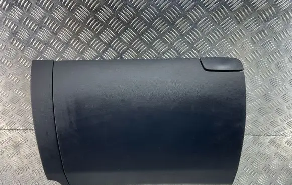 Skoda Superb B8 (3V) Glove box