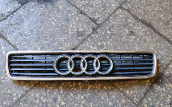 Audi A4 S4 B5 8D Front grill 8D0853651