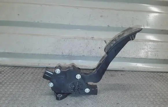 Subaru Impreza III Accelerator throttle pedal 36010AG140 1988007120 07K01B00674