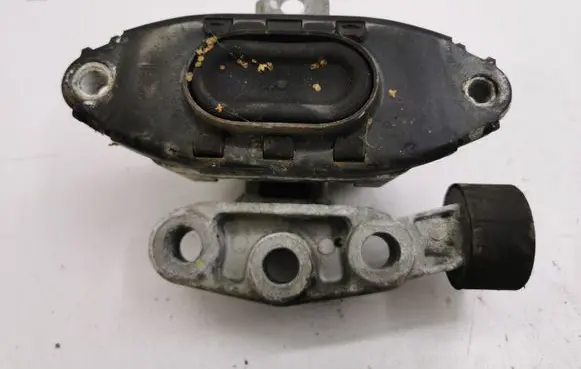 Opel Mokka Engine mount bracket