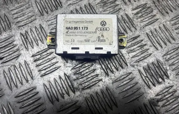 Audi A6 S6 C5 4B Alarm control unit/module 4A0951173 970035