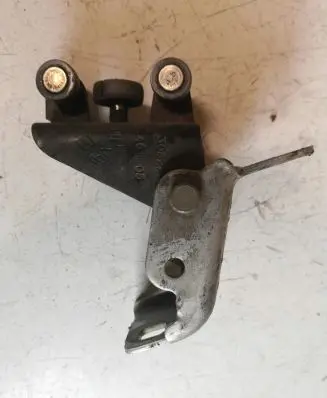 Renault Kangoo I Sliding door upper roller guide/hinge 303512K