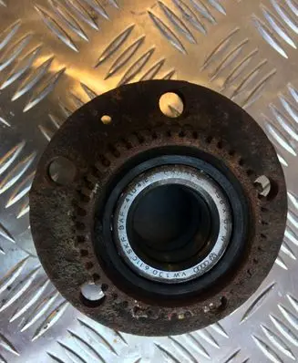 Volkswagen Bora Rear wheel hub
