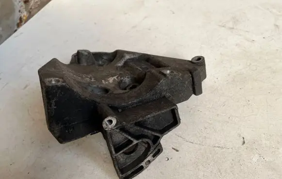 Skoda Superb B5 (3U) A/C compressor mount bracket 06B260885D