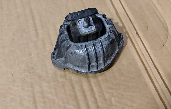 BMW 1 E81 E87 Engine mount vacuum valve 