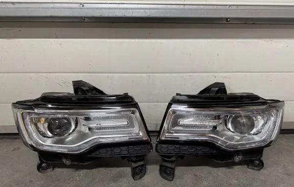 Jeep Grand Cherokee Headlights/headlamps set 68111034AE 68111035AC